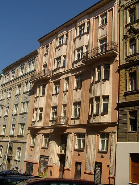 450px-Činžovní dům Žižkov - Chvalova 1222